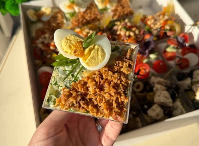 Box Around the World (foto 4) — Gourmet tapas catering delivery in Alicante | Reina de Tapas