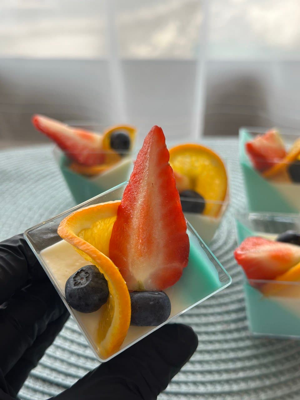 The Berry Cloud box — Gourmet tapas catering delivery in Alicante | Reina de Tapas