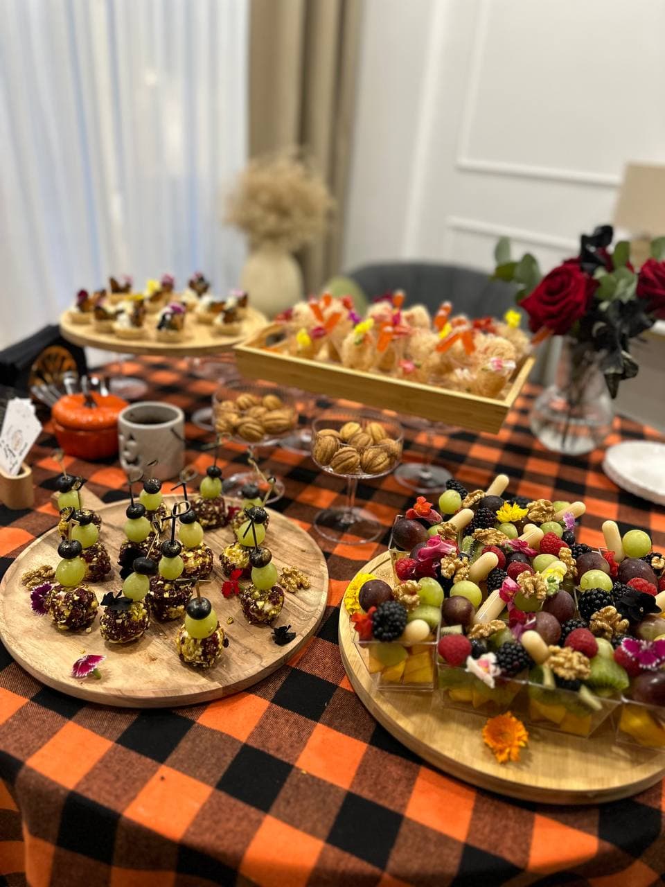 Ideal Bachelorette Party Set (three boxes, 40/60 snacks for 10–15 guests) (foto 4) — Gourmet tapas catering delivery in Alica