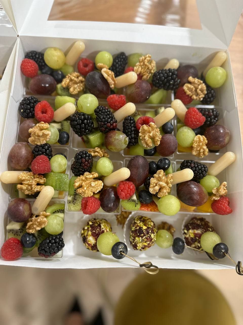 Ideal Bachelorette Party Set (three boxes, 40/60 snacks for 10–15 guests) (foto 5) — Gourmet tapas catering delivery in Alica